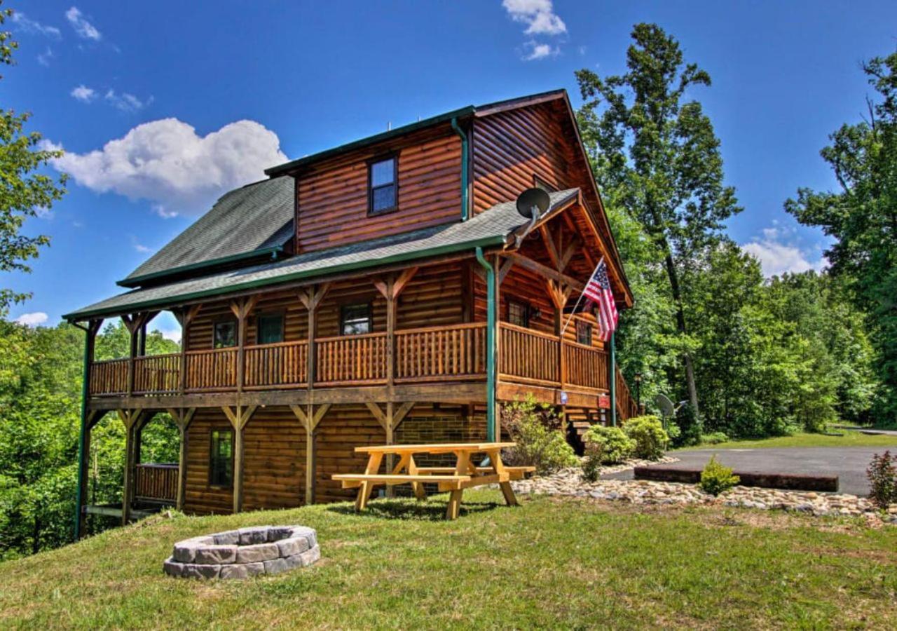 Fabulous Pet-Friendly, Family Cabin With Outdoor Kitchen, Hot Tub, Sauna, Fireplace, Theater Room, Arcade, Pool Table, And Fire Pit Within Minuties Of Dollywood Sevierville Bagian luar foto