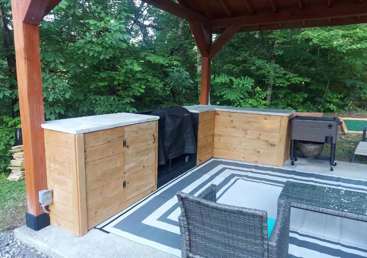 Fabulous Pet-Friendly, Family Cabin With Outdoor Kitchen, Hot Tub, Sauna, Fireplace, Theater Room, Arcade, Pool Table, And Fire Pit Within Minuties Of Dollywood Sevierville Bagian luar foto