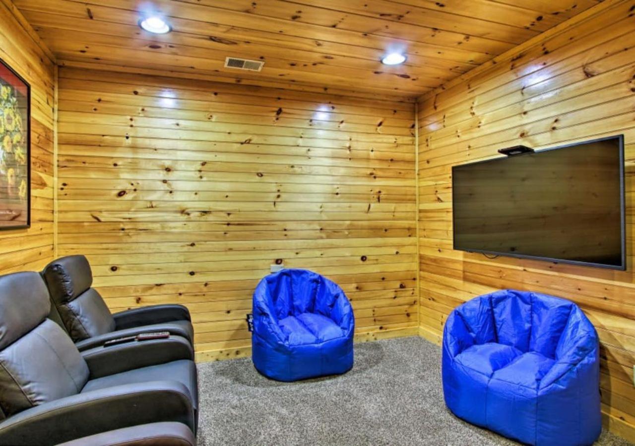Fabulous Pet-Friendly, Family Cabin With Outdoor Kitchen, Hot Tub, Sauna, Fireplace, Theater Room, Arcade, Pool Table, And Fire Pit Within Minuties Of Dollywood Sevierville Bagian luar foto