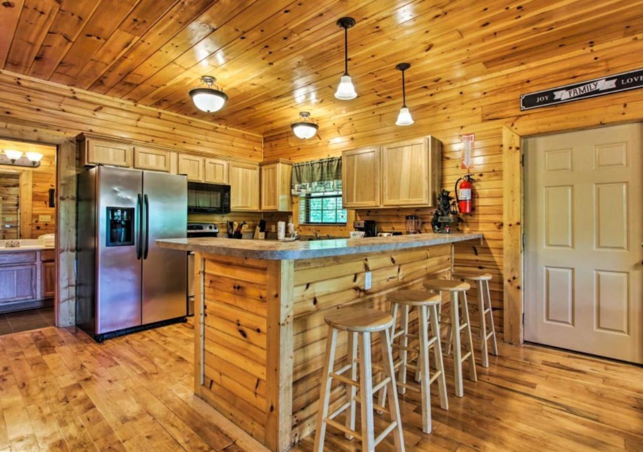 Fabulous Pet-Friendly, Family Cabin With Outdoor Kitchen, Hot Tub, Sauna, Fireplace, Theater Room, Arcade, Pool Table, And Fire Pit Within Minuties Of Dollywood Sevierville Bagian luar foto
