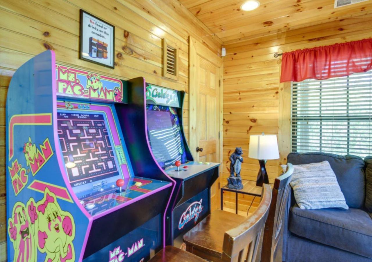 Fabulous Pet-Friendly, Family Cabin With Outdoor Kitchen, Hot Tub, Sauna, Fireplace, Theater Room, Arcade, Pool Table, And Fire Pit Within Minuties Of Dollywood Sevierville Bagian luar foto