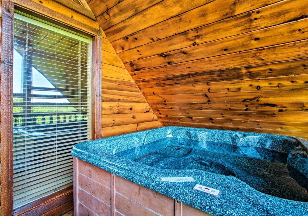 Fabulous Pet-Friendly, Family Cabin With Outdoor Kitchen, Hot Tub, Sauna, Fireplace, Theater Room, Arcade, Pool Table, And Fire Pit Within Minuties Of Dollywood Sevierville Bagian luar foto
