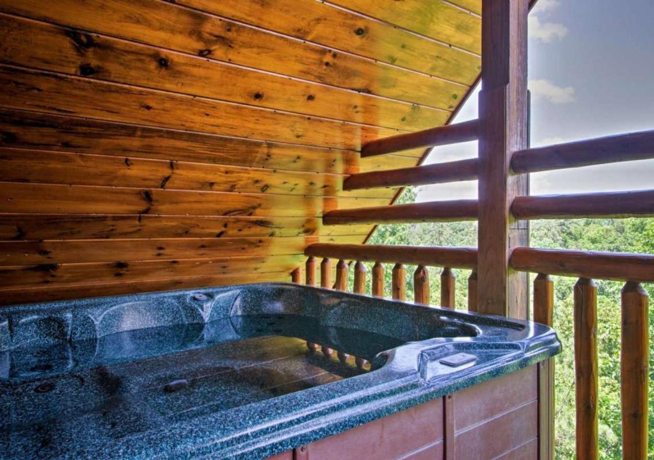 Fabulous Pet-Friendly, Family Cabin With Outdoor Kitchen, Hot Tub, Sauna, Fireplace, Theater Room, Arcade, Pool Table, And Fire Pit Within Minuties Of Dollywood Sevierville Bagian luar foto