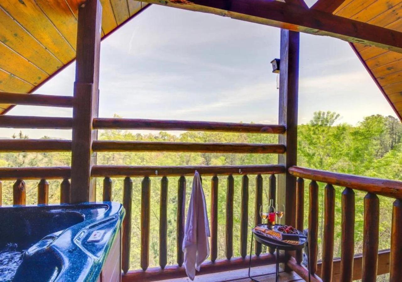 Fabulous Pet-Friendly, Family Cabin With Outdoor Kitchen, Hot Tub, Sauna, Fireplace, Theater Room, Arcade, Pool Table, And Fire Pit Within Minuties Of Dollywood Sevierville Bagian luar foto