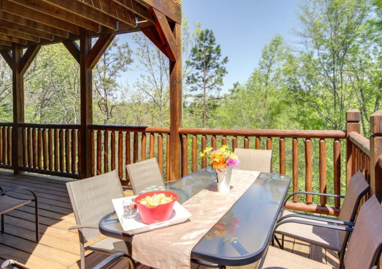 Fabulous Pet-Friendly, Family Cabin With Outdoor Kitchen, Hot Tub, Sauna, Fireplace, Theater Room, Arcade, Pool Table, And Fire Pit Within Minuties Of Dollywood Sevierville Bagian luar foto
