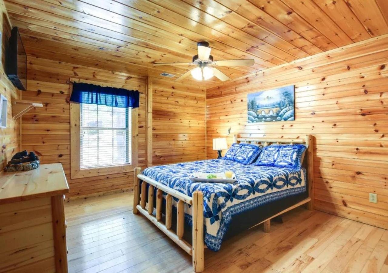 Fabulous Pet-Friendly, Family Cabin With Outdoor Kitchen, Hot Tub, Sauna, Fireplace, Theater Room, Arcade, Pool Table, And Fire Pit Within Minuties Of Dollywood Sevierville Bagian luar foto