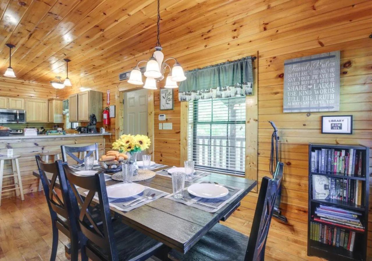 Fabulous Pet-Friendly, Family Cabin With Outdoor Kitchen, Hot Tub, Sauna, Fireplace, Theater Room, Arcade, Pool Table, And Fire Pit Within Minuties Of Dollywood Sevierville Bagian luar foto