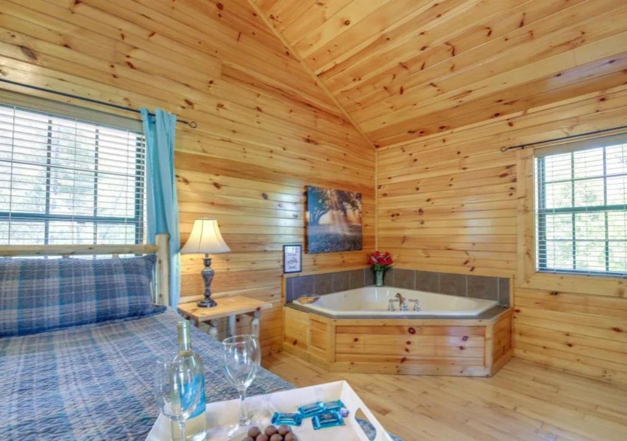 Fabulous Pet-Friendly, Family Cabin With Outdoor Kitchen, Hot Tub, Sauna, Fireplace, Theater Room, Arcade, Pool Table, And Fire Pit Within Minuties Of Dollywood Sevierville Bagian luar foto