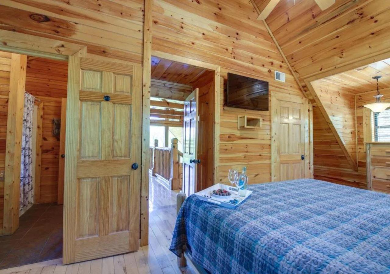 Fabulous Pet-Friendly, Family Cabin With Outdoor Kitchen, Hot Tub, Sauna, Fireplace, Theater Room, Arcade, Pool Table, And Fire Pit Within Minuties Of Dollywood Sevierville Bagian luar foto