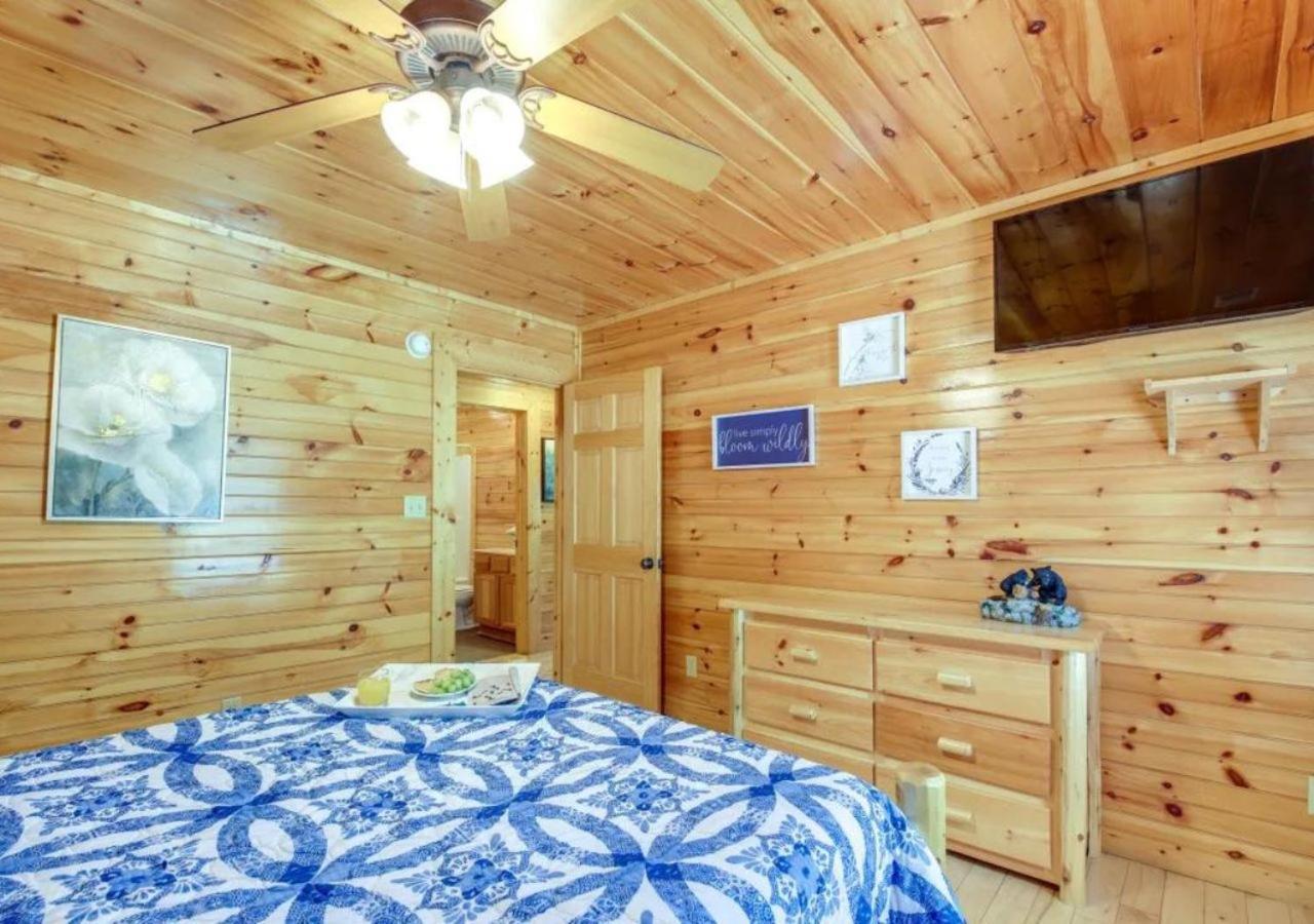 Fabulous Pet-Friendly, Family Cabin With Outdoor Kitchen, Hot Tub, Sauna, Fireplace, Theater Room, Arcade, Pool Table, And Fire Pit Within Minuties Of Dollywood Sevierville Bagian luar foto