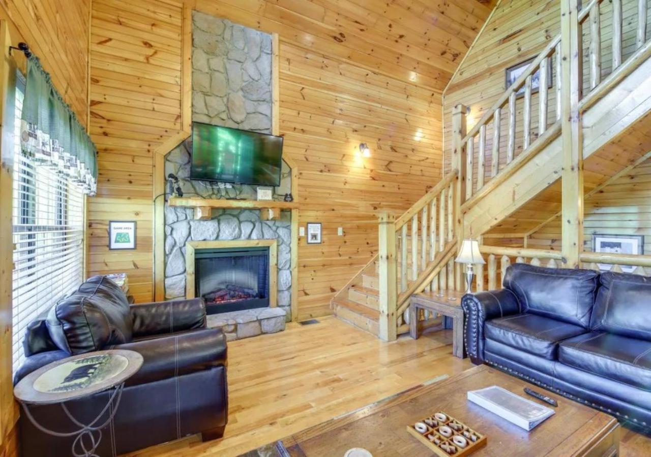 Fabulous Pet-Friendly, Family Cabin With Outdoor Kitchen, Hot Tub, Sauna, Fireplace, Theater Room, Arcade, Pool Table, And Fire Pit Within Minuties Of Dollywood Sevierville Bagian luar foto
