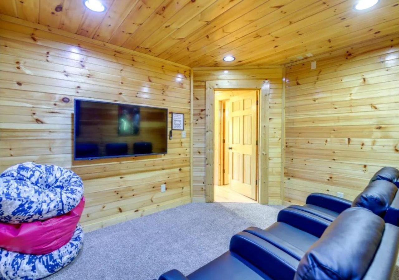 Fabulous Pet-Friendly, Family Cabin With Outdoor Kitchen, Hot Tub, Sauna, Fireplace, Theater Room, Arcade, Pool Table, And Fire Pit Within Minuties Of Dollywood Sevierville Bagian luar foto
