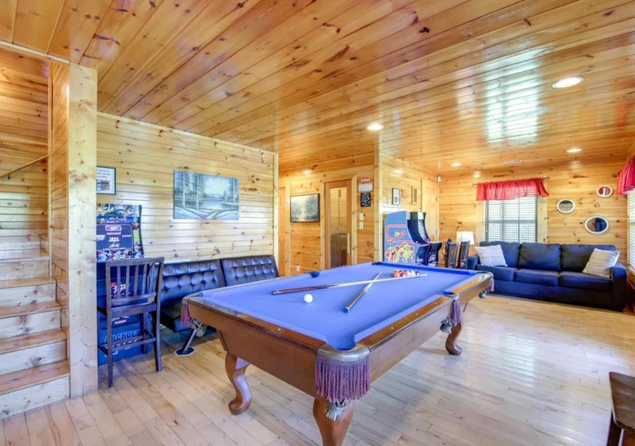 Fabulous Pet-Friendly, Family Cabin With Outdoor Kitchen, Hot Tub, Sauna, Fireplace, Theater Room, Arcade, Pool Table, And Fire Pit Within Minuties Of Dollywood Sevierville Bagian luar foto
